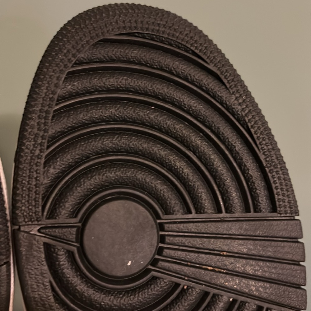 Nike Air Jordan 1 Mid
NWOB - Picture 5 of 8
